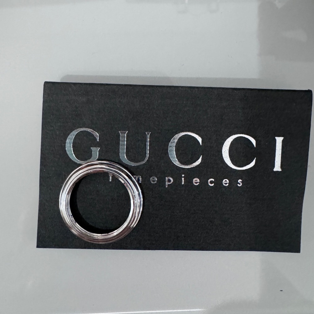 Gucci Silver bezel, only the bezel